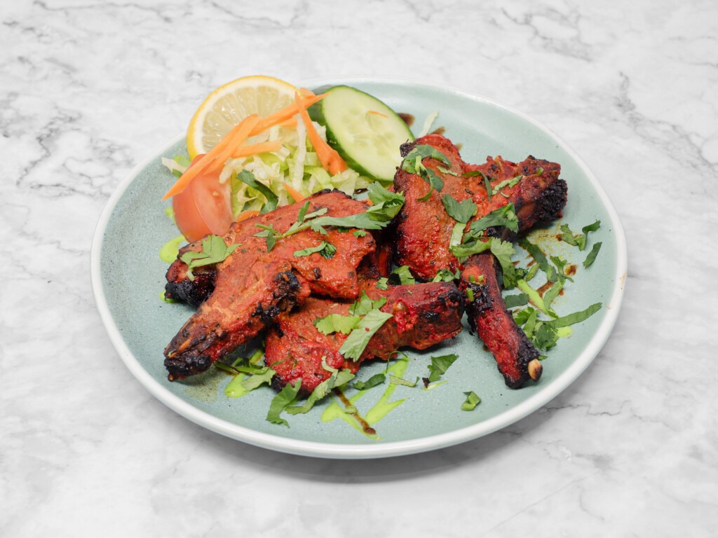 Charcoal-grilled lamb chops with salad